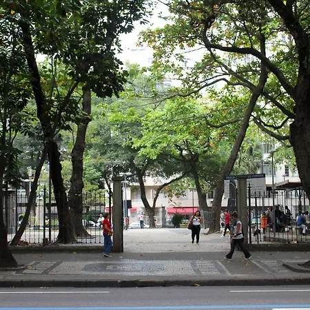 Apartamento com bar Av Copacabana 479 ap 201-2